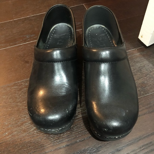 Black Dansko‎ Clogs